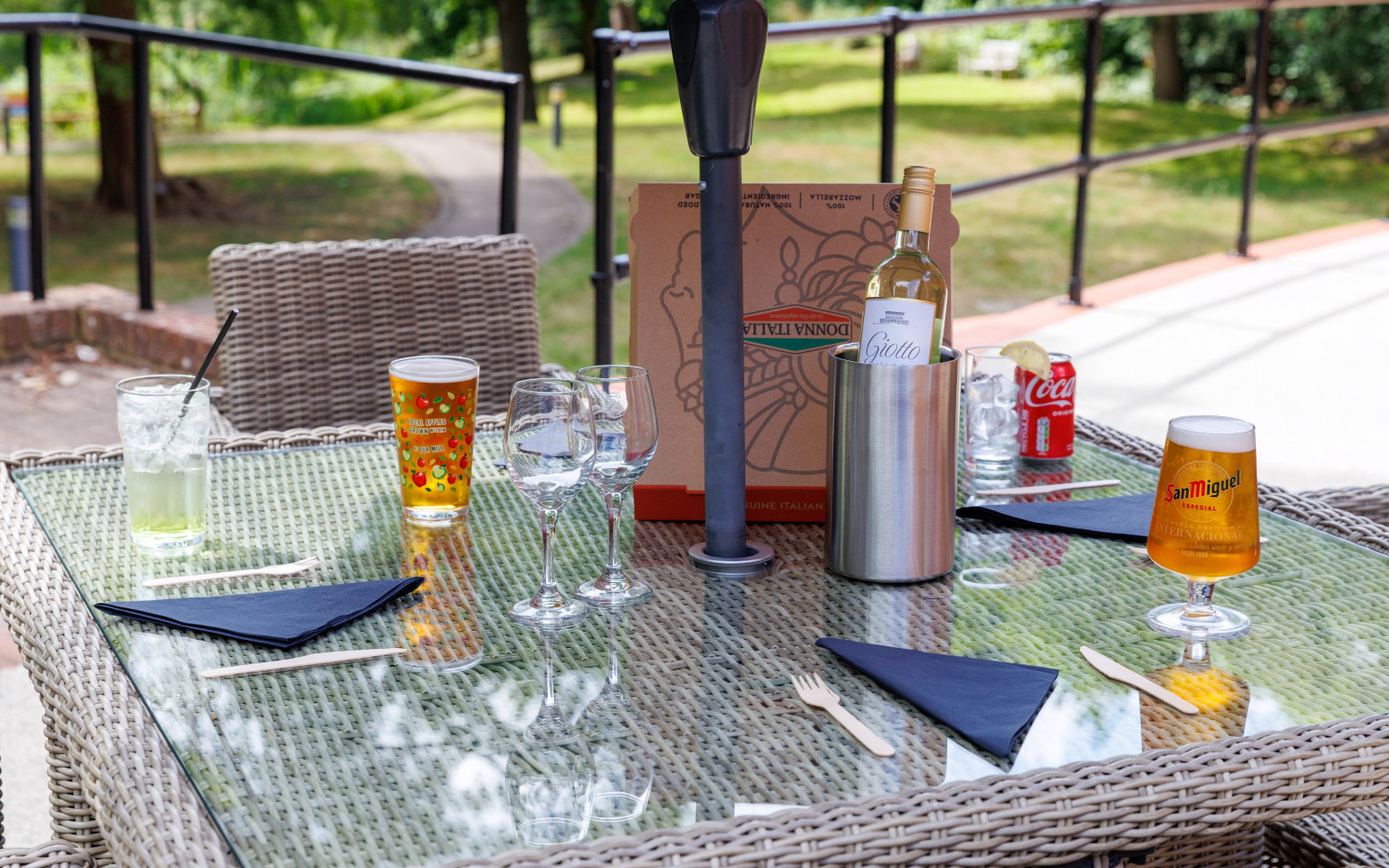 Our relaxing bar is modern, spacious and open plan ideal for live music, comedy and various functions.